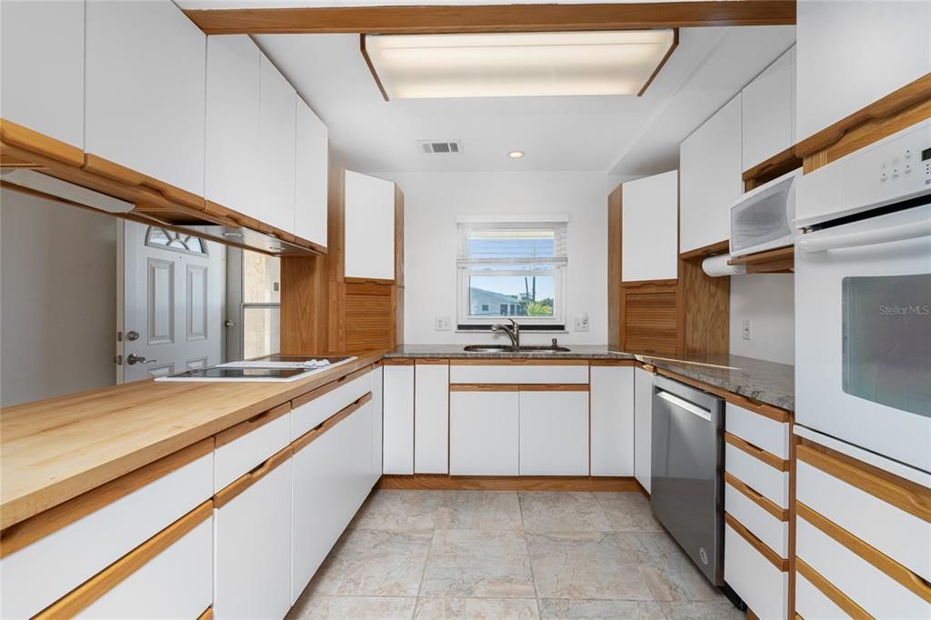 На продажу: $479,000 (2 спален, 2 ванн, 1293 Квадратных фут)