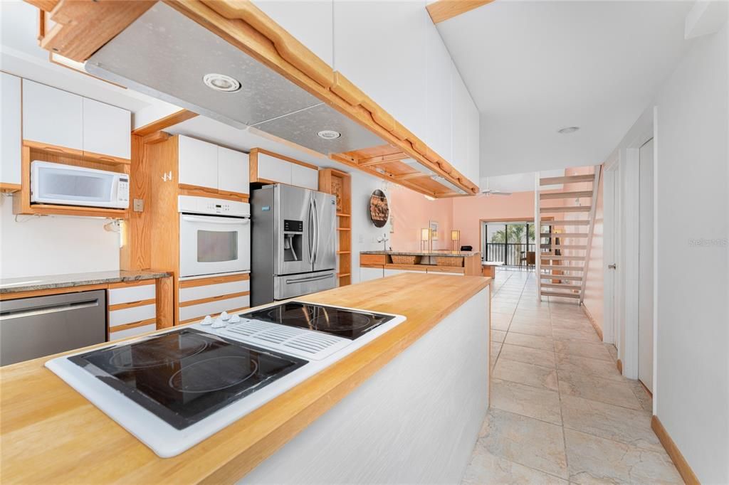 На продажу: $479,000 (2 спален, 2 ванн, 1293 Квадратных фут)