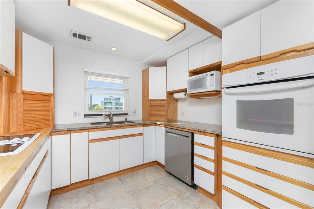 На продажу: $479,000 (2 спален, 2 ванн, 1293 Квадратных фут)