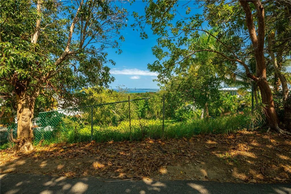 На продажу: $350,000 (0.23 acres)