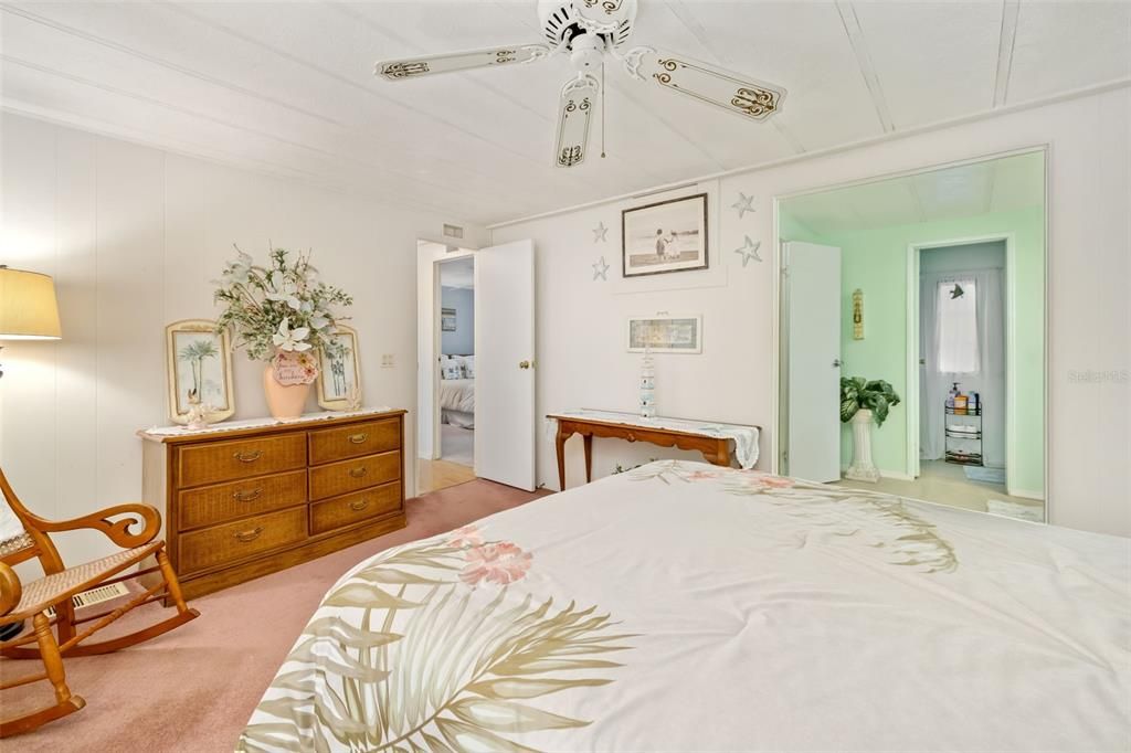На продажу: $159,000 (2 спален, 2 ванн, 1348 Квадратных фут)