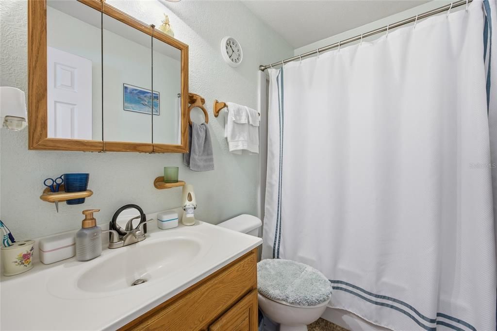Active With Contract: $199,900 (2 beds, 1 baths, 1204 Square Feet)