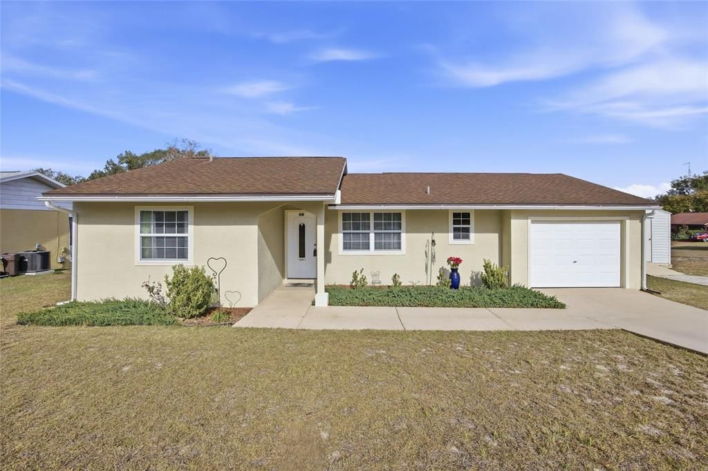 Active With Contract: $199,900 (2 beds, 1 baths, 1204 Square Feet)