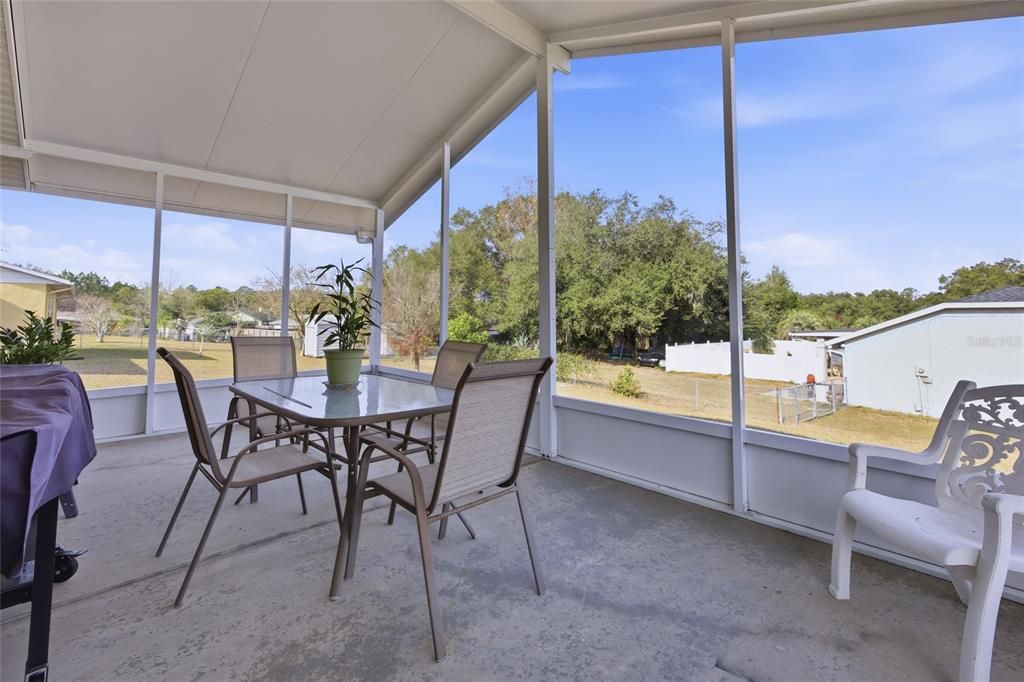 Active With Contract: $199,900 (2 beds, 1 baths, 1204 Square Feet)