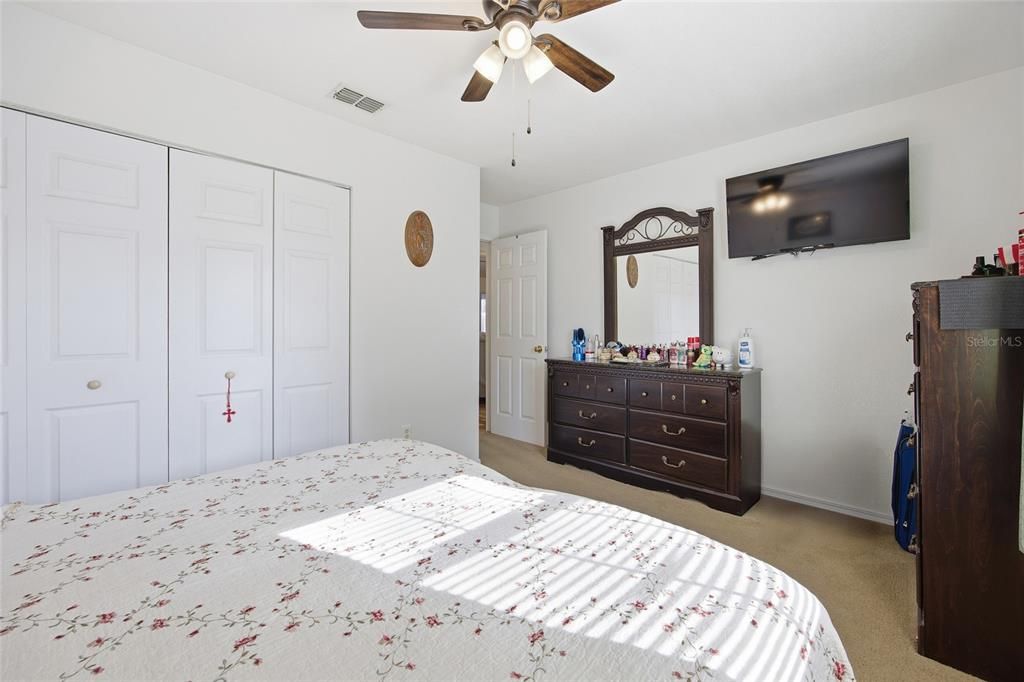 Active With Contract: $199,900 (2 beds, 1 baths, 1204 Square Feet)