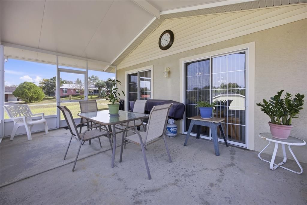 Active With Contract: $199,900 (2 beds, 1 baths, 1204 Square Feet)