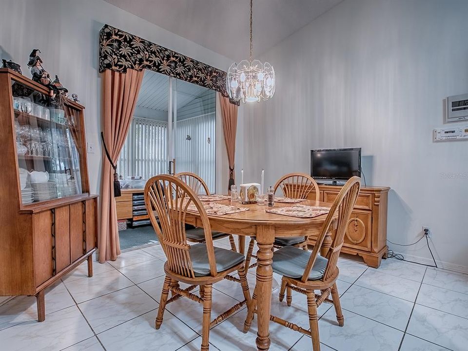 Под контрактом: $264,900 (3 спален, 2 ванн, 1709 Квадратных фут)
