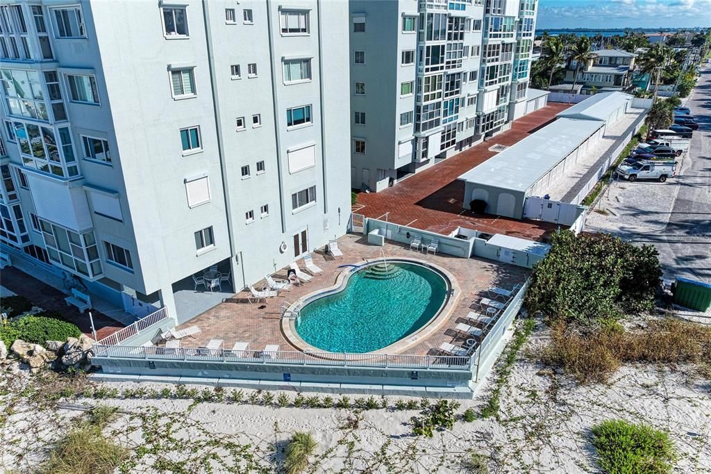 En Venta: $699,000 (1 camas, 1 baños, 832 Pies cuadrados)