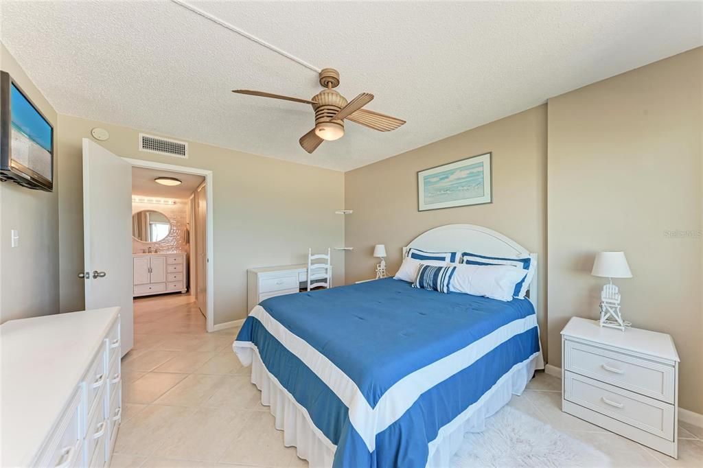En Venta: $699,000 (1 camas, 1 baños, 832 Pies cuadrados)