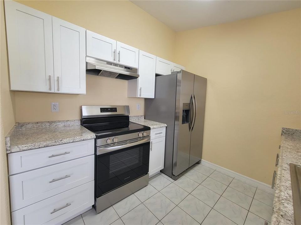 Activo con contrato: $1,650 (4 camas, 2 baños, 1316 Pies cuadrados)