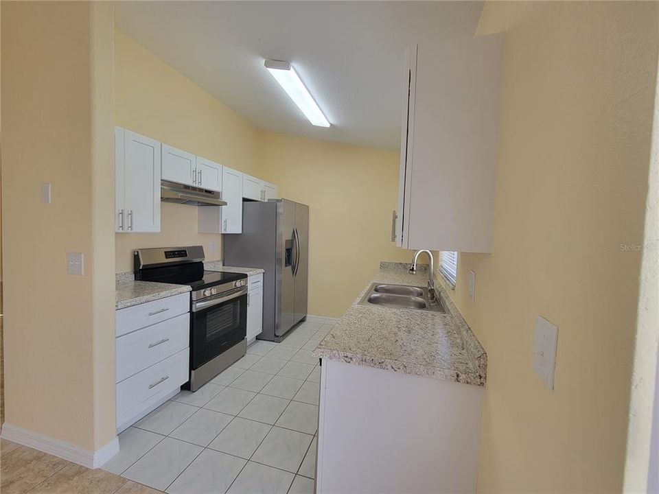 Activo con contrato: $1,650 (4 camas, 2 baños, 1316 Pies cuadrados)