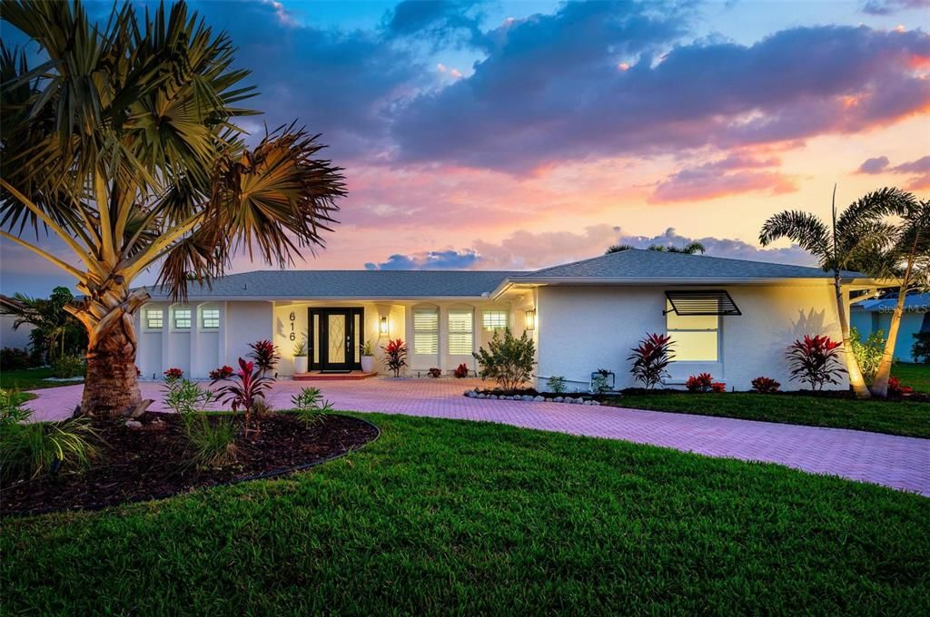 Vendido Recientemente: $2,095,000 (3 camas, 3 baños, 2350 Pies cuadrados)