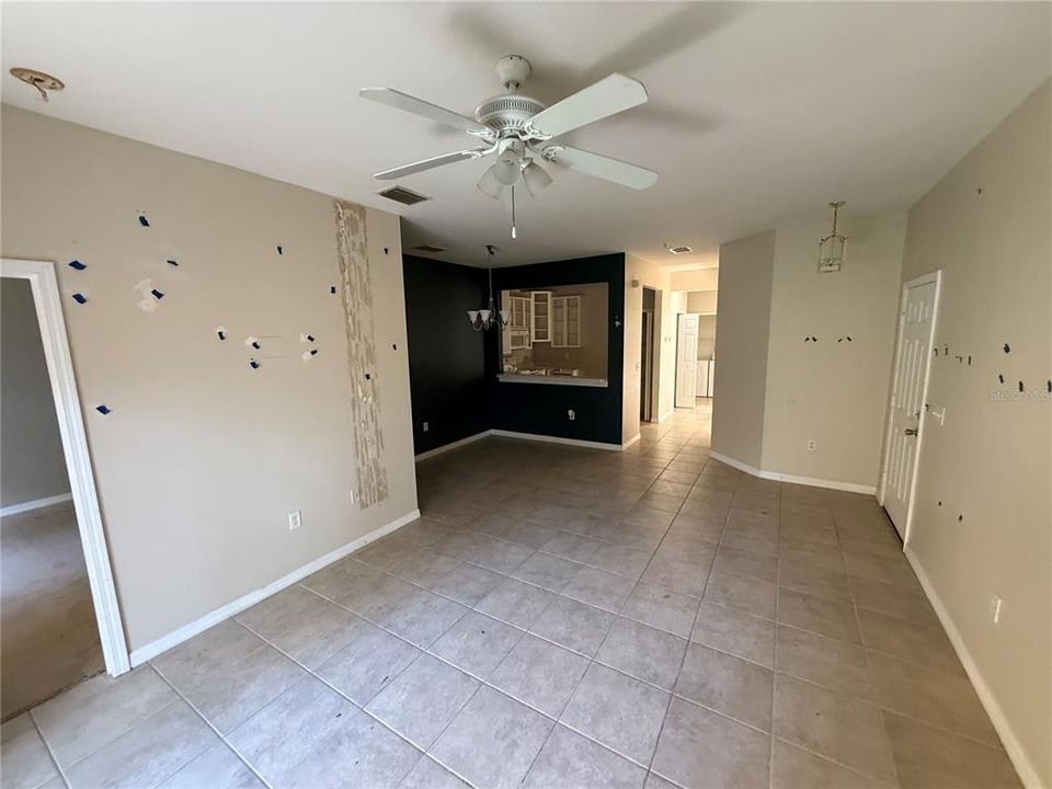 Active With Contract: $180,500 (3 beds, 2 baths, 1210 Square Feet)