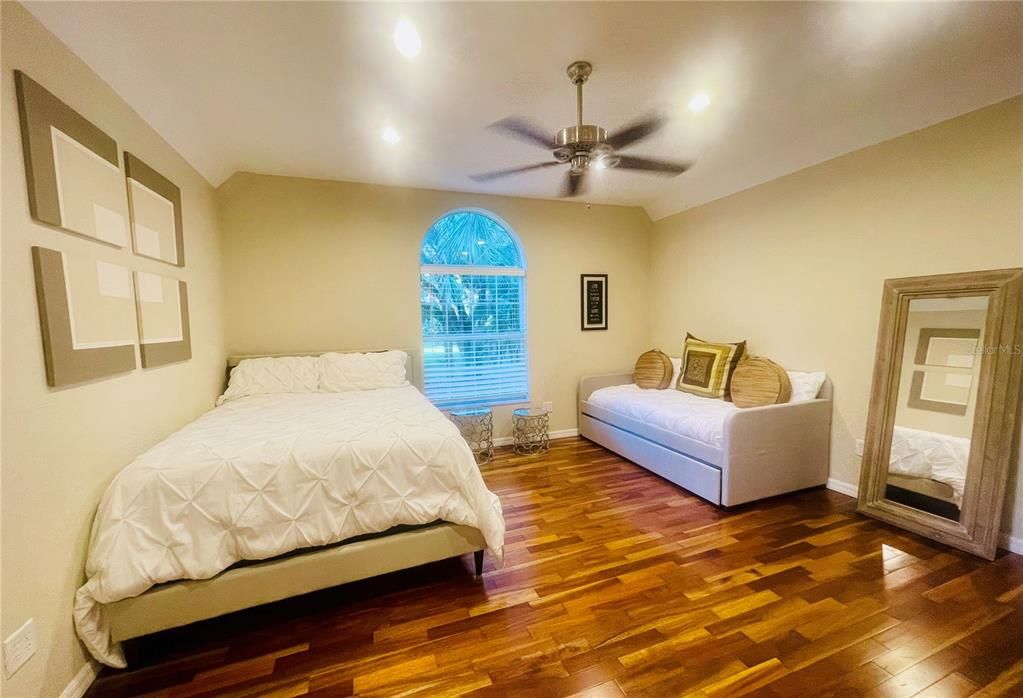 En Venta: $1,999,999 (5 camas, 6 baños, 5369 Pies cuadrados)