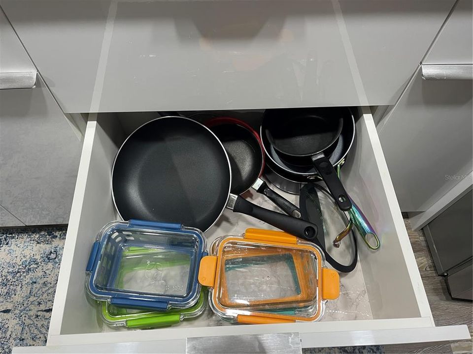 待售: $137,000 (1 贝兹, 1 浴室, 456 平方英尺)