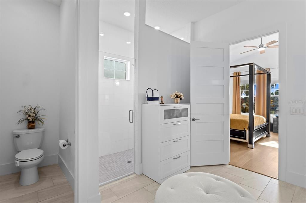 En Venta: $1,099,000 (3 camas, 2 baños, 2807 Pies cuadrados)
