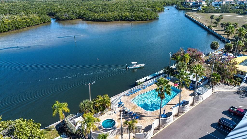 En Venta: $1,099,000 (3 camas, 2 baños, 2807 Pies cuadrados)