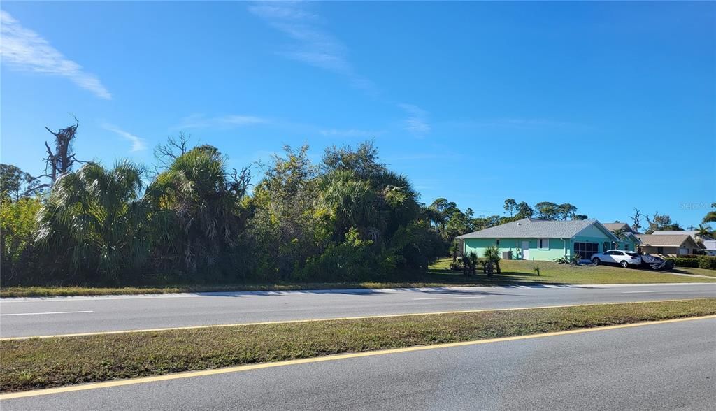 На продажу: $23,750 (0.22 acres)