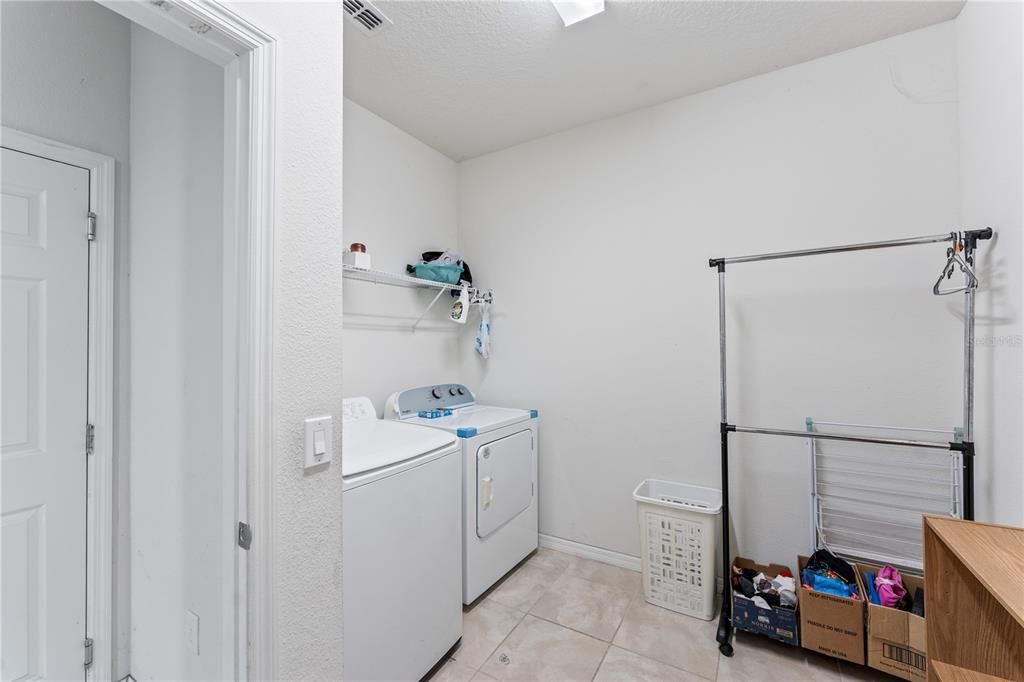 En Renta: $2,600 (4 camas, 2 baños, 2820 Pies cuadrados)
