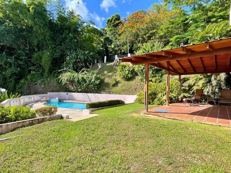 For Sale: $990,000 (7 beds, 5 baths, 4200 Square Feet)