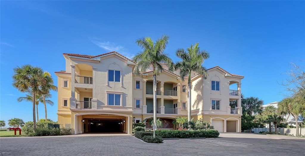 For Sale: $5,695,000 (4 beds, 3 baths, 3344 Square Feet)