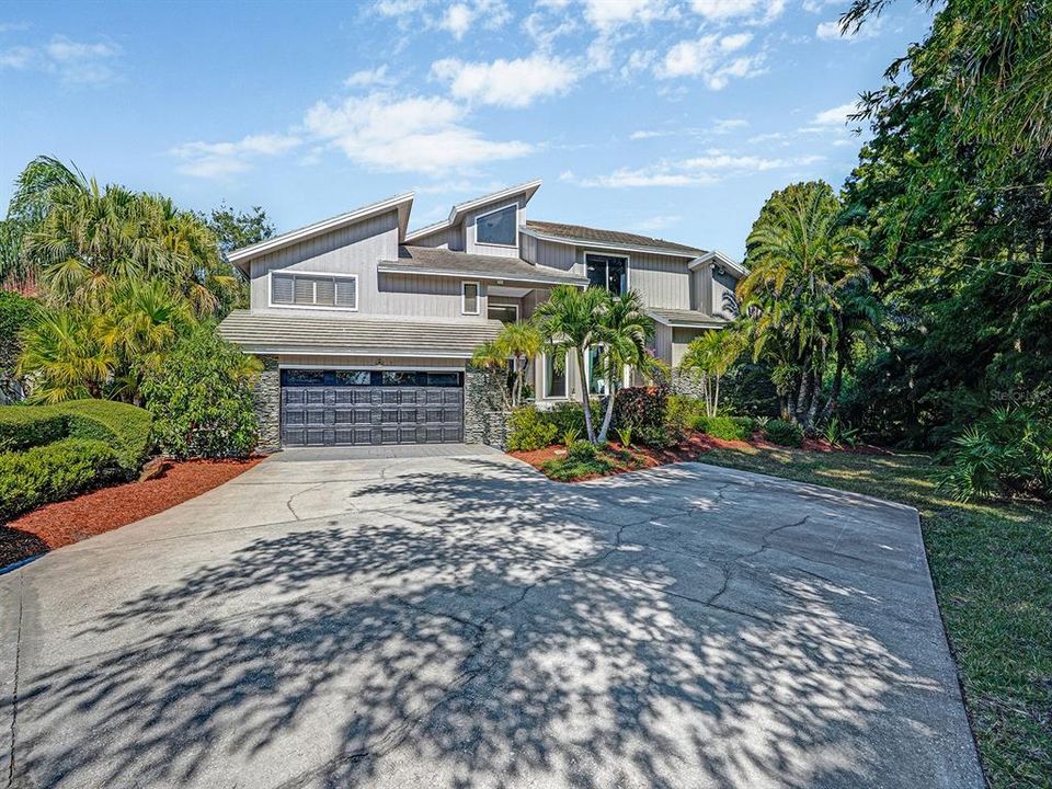 Activo con contrato: $1,799,000 (5 camas, 4 baños, 5396 Pies cuadrados)
