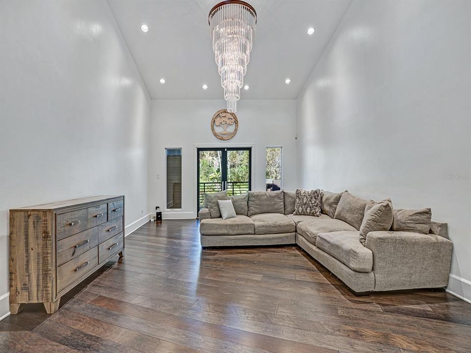 Activo con contrato: $1,799,000 (5 camas, 4 baños, 5396 Pies cuadrados)