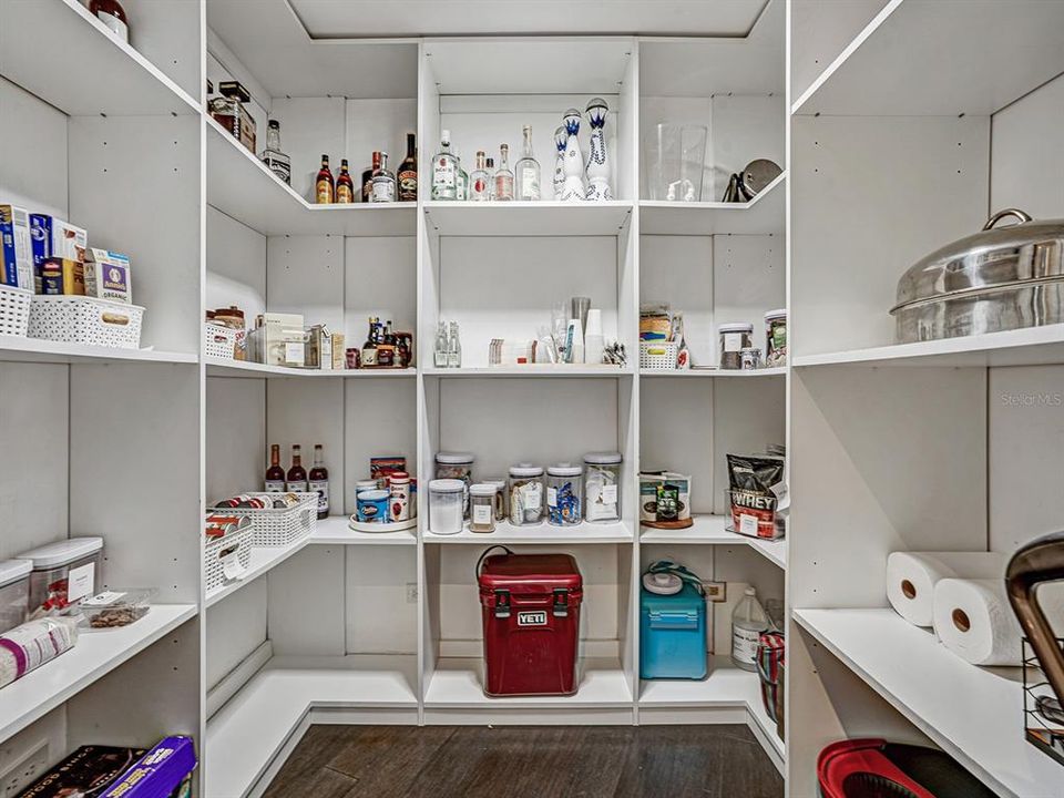 Activo con contrato: $1,799,000 (5 camas, 4 baños, 5396 Pies cuadrados)