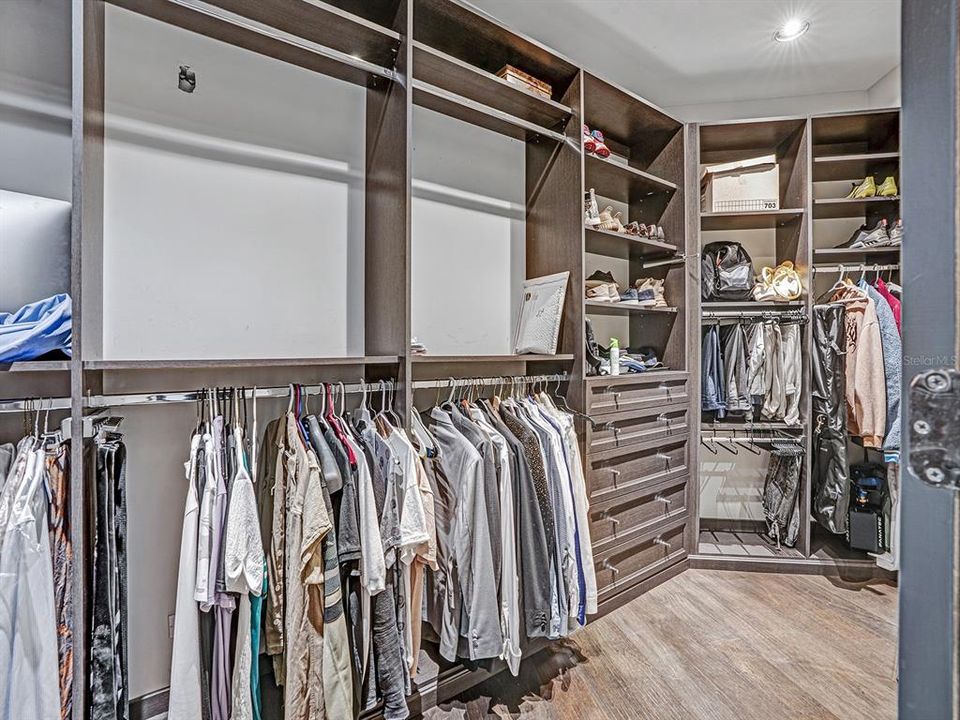 Activo con contrato: $1,799,000 (5 camas, 4 baños, 5396 Pies cuadrados)
