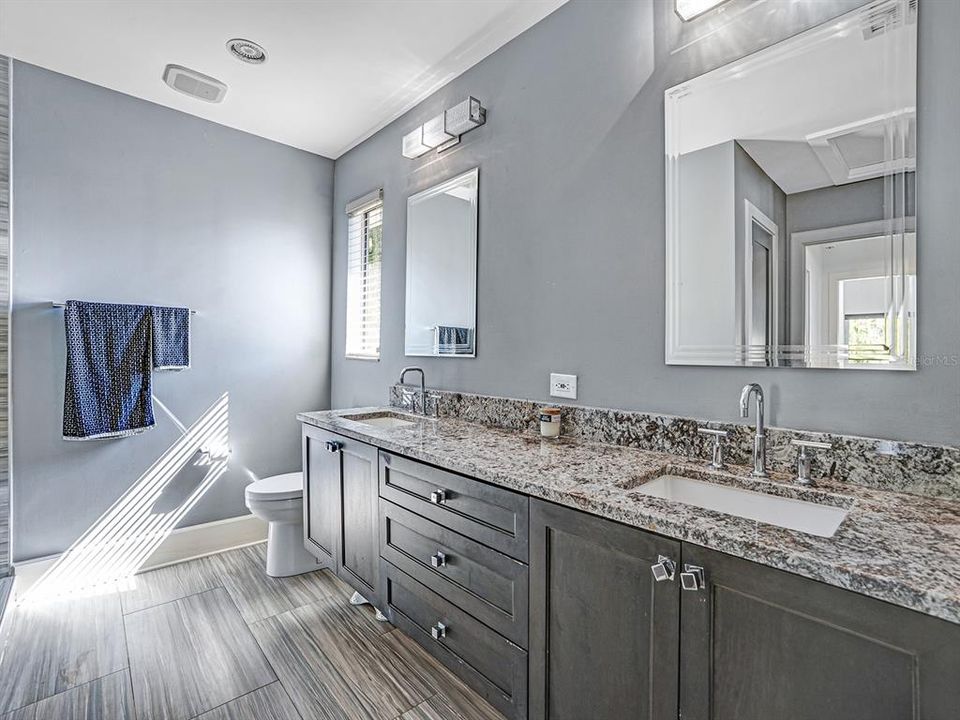 Activo con contrato: $1,799,000 (5 camas, 4 baños, 5396 Pies cuadrados)