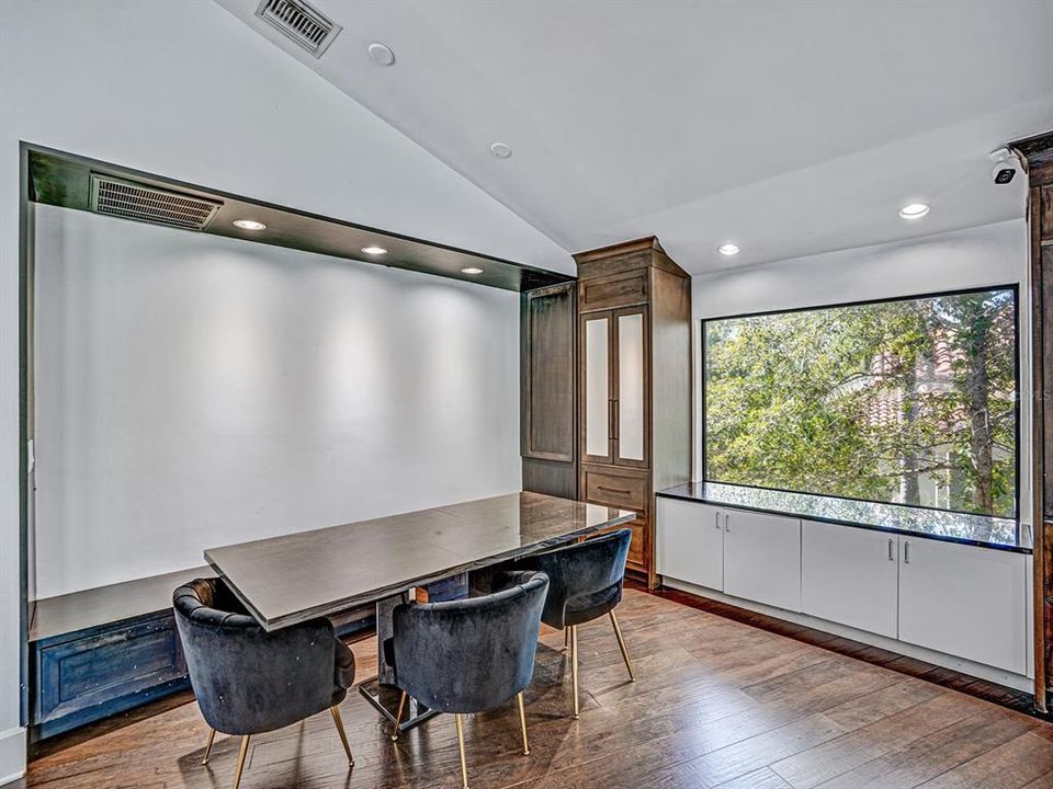 Activo con contrato: $1,799,000 (5 camas, 4 baños, 5396 Pies cuadrados)