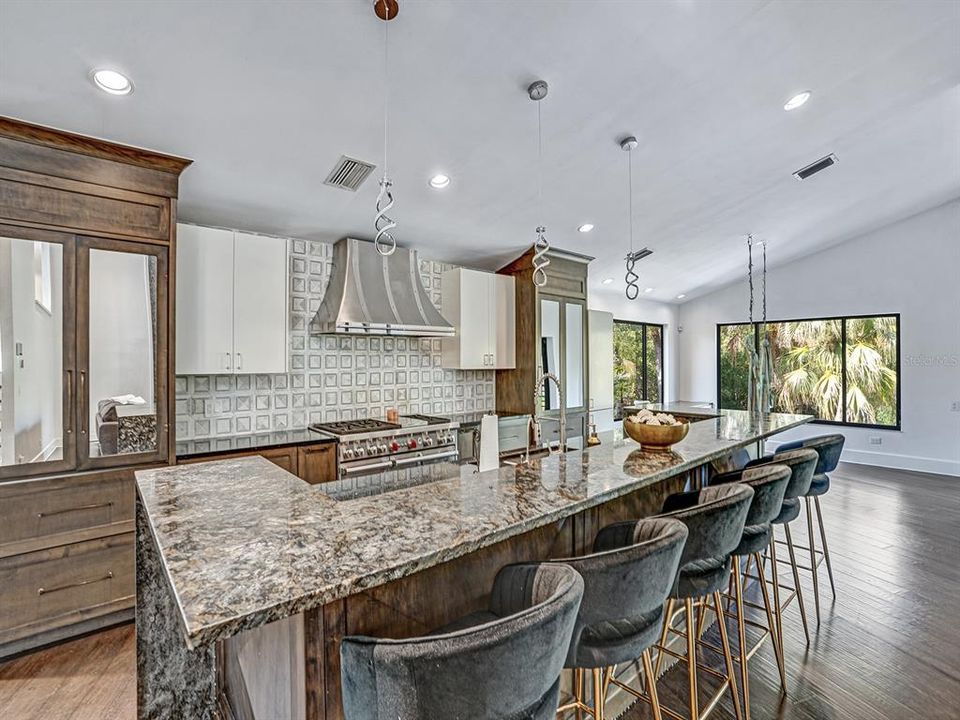 Activo con contrato: $1,799,000 (5 camas, 4 baños, 5396 Pies cuadrados)