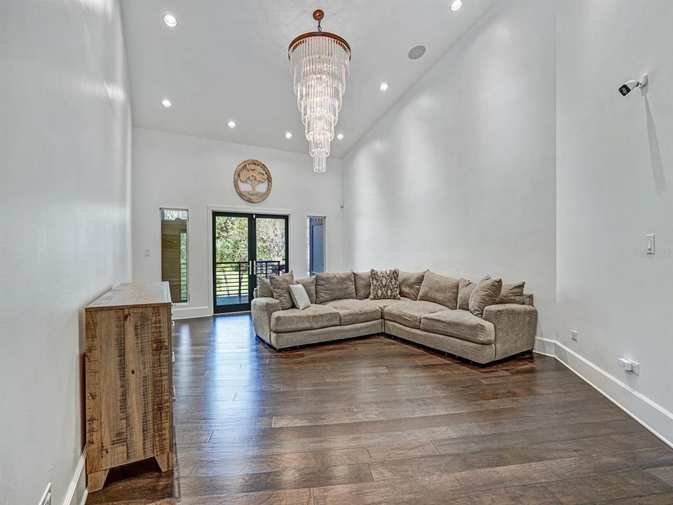 Activo con contrato: $1,799,000 (5 camas, 4 baños, 5396 Pies cuadrados)