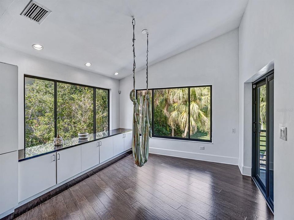 Activo con contrato: $1,799,000 (5 camas, 4 baños, 5396 Pies cuadrados)