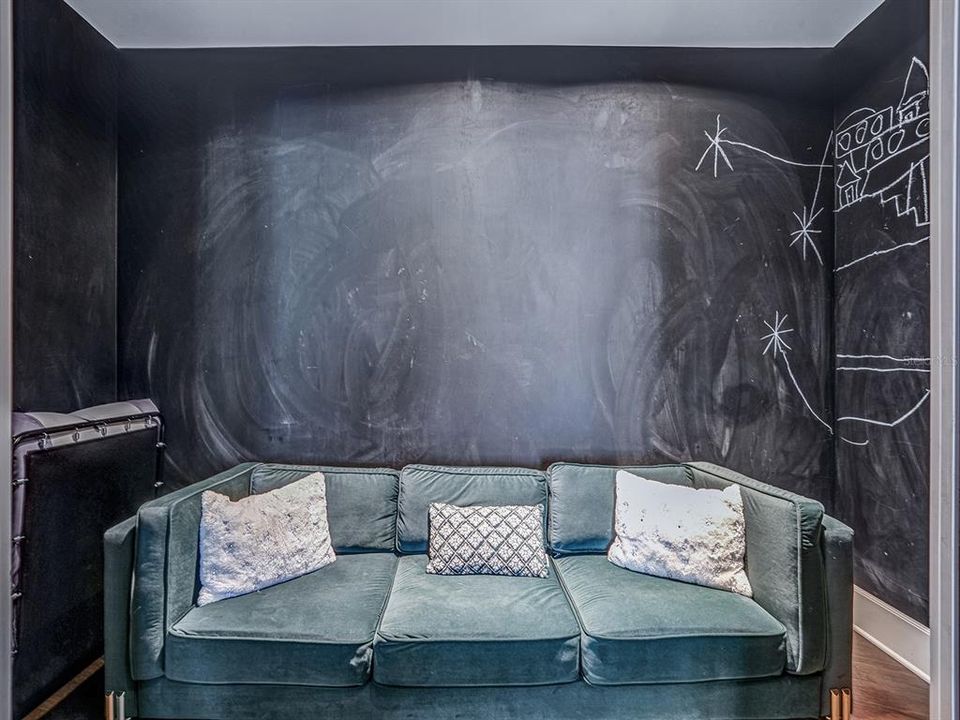 Activo con contrato: $1,799,000 (5 camas, 4 baños, 5396 Pies cuadrados)