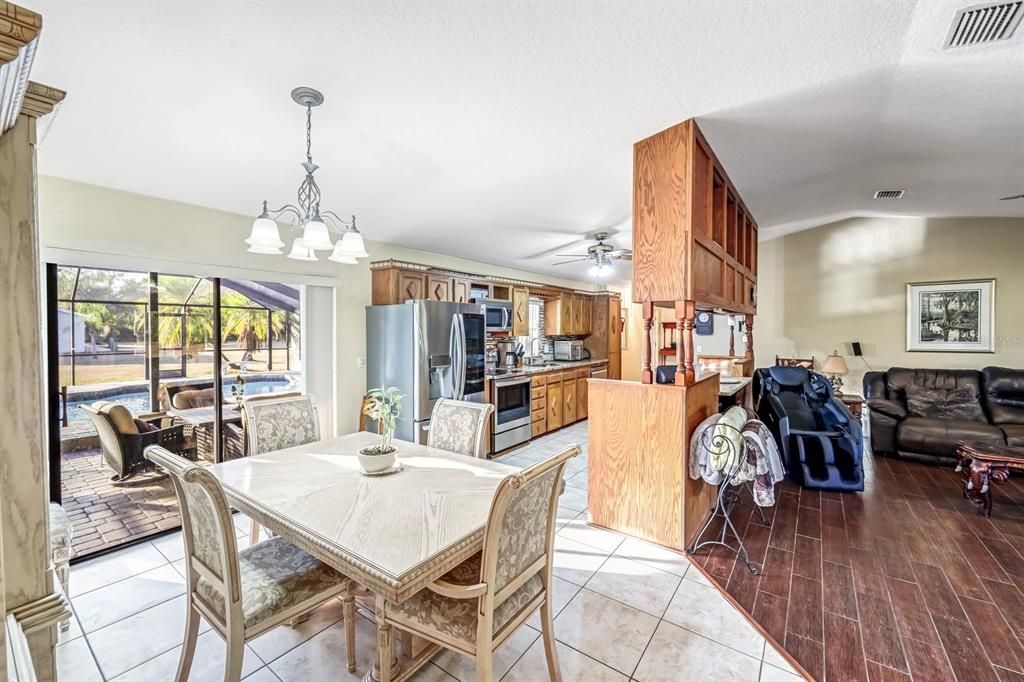 En Venta: $899,900 (6 camas, 4 baños, 3284 Pies cuadrados)