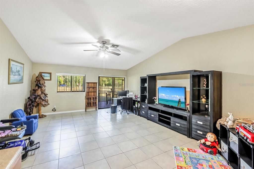 En Venta: $899,900 (6 camas, 4 baños, 3284 Pies cuadrados)
