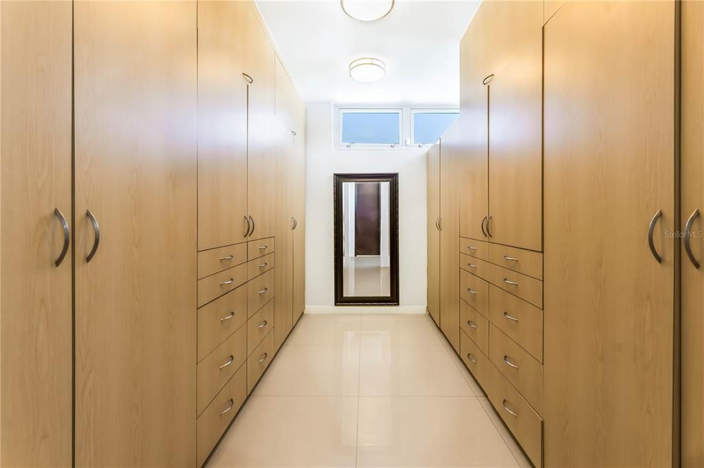 На продажу: $2,995,000 (5 спален, 6 ванн, 8559 Квадратных фут)