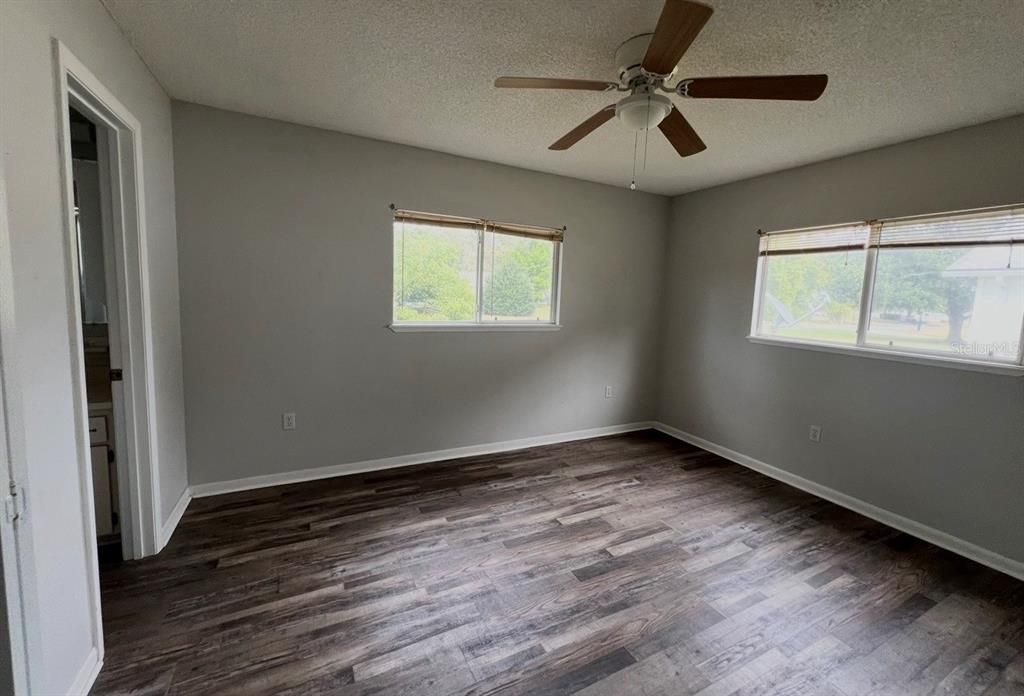 Active With Contract: $109,500 (2 beds, 2 baths, 864 Square Feet)