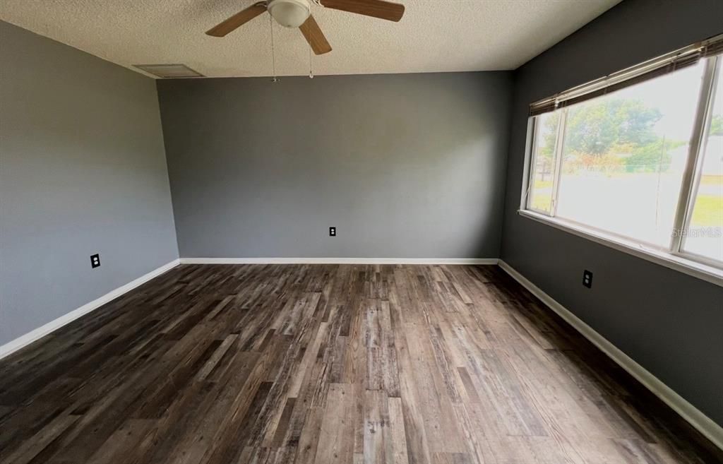 Active With Contract: $109,500 (2 beds, 2 baths, 864 Square Feet)