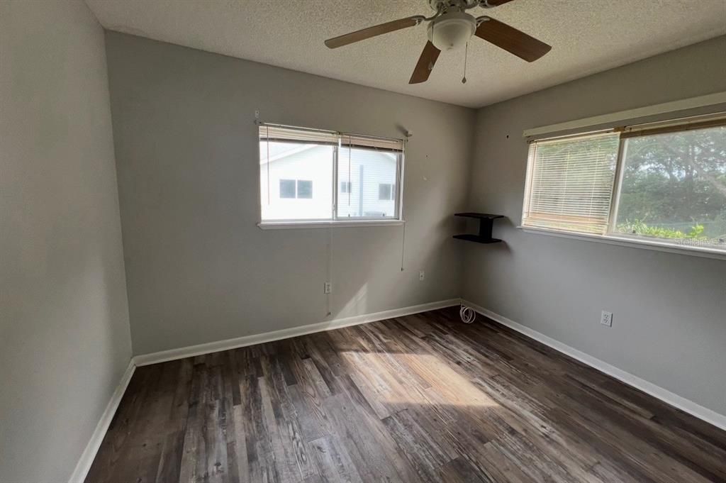 Active With Contract: $109,500 (2 beds, 2 baths, 864 Square Feet)