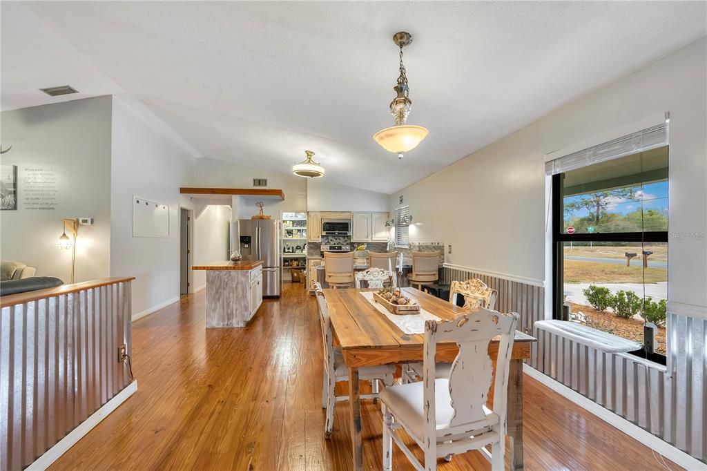 For Sale: $380,000 (5 beds, 3 baths, 2652 Square Feet)