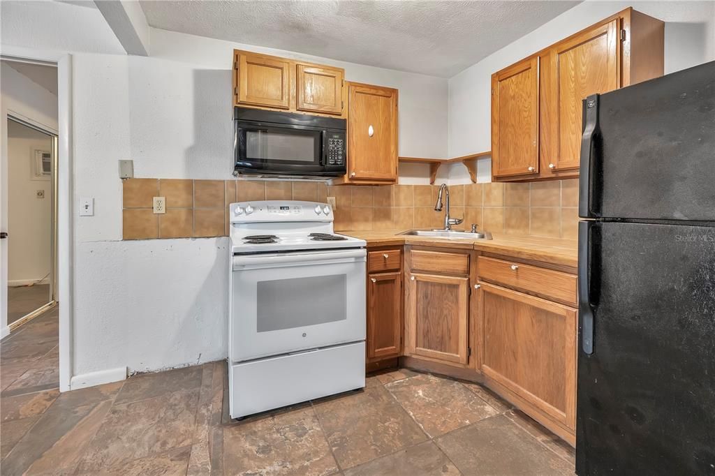 For Sale: $380,000 (5 beds, 3 baths, 2652 Square Feet)