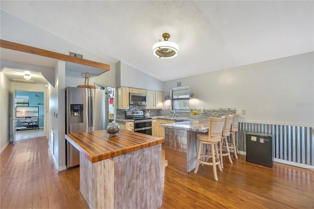 For Sale: $380,000 (5 beds, 3 baths, 2652 Square Feet)