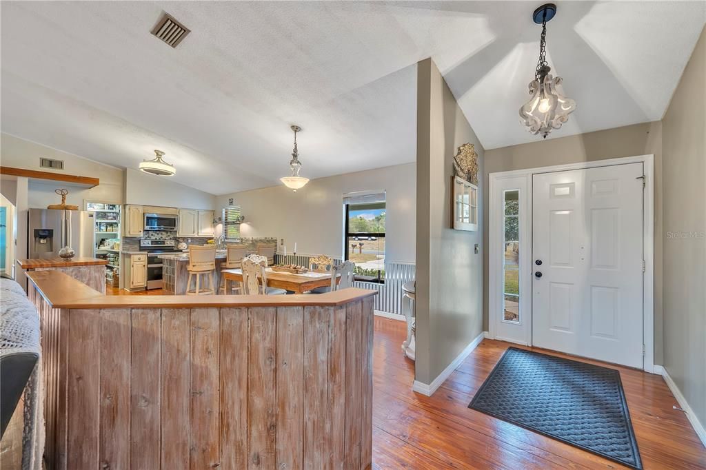 For Sale: $380,000 (5 beds, 3 baths, 2652 Square Feet)