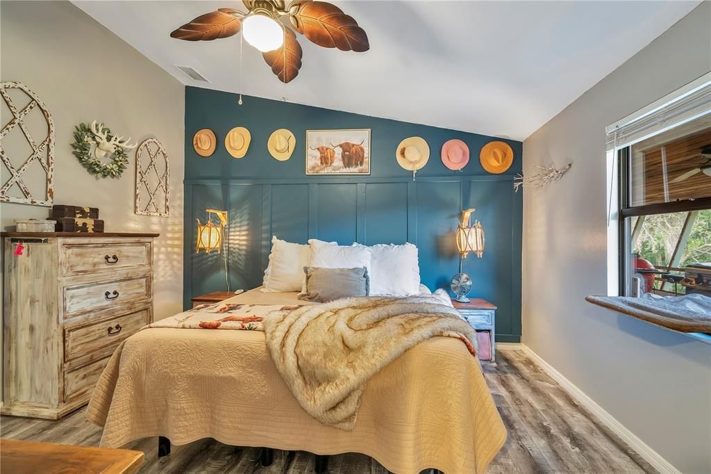 For Sale: $380,000 (5 beds, 3 baths, 2652 Square Feet)