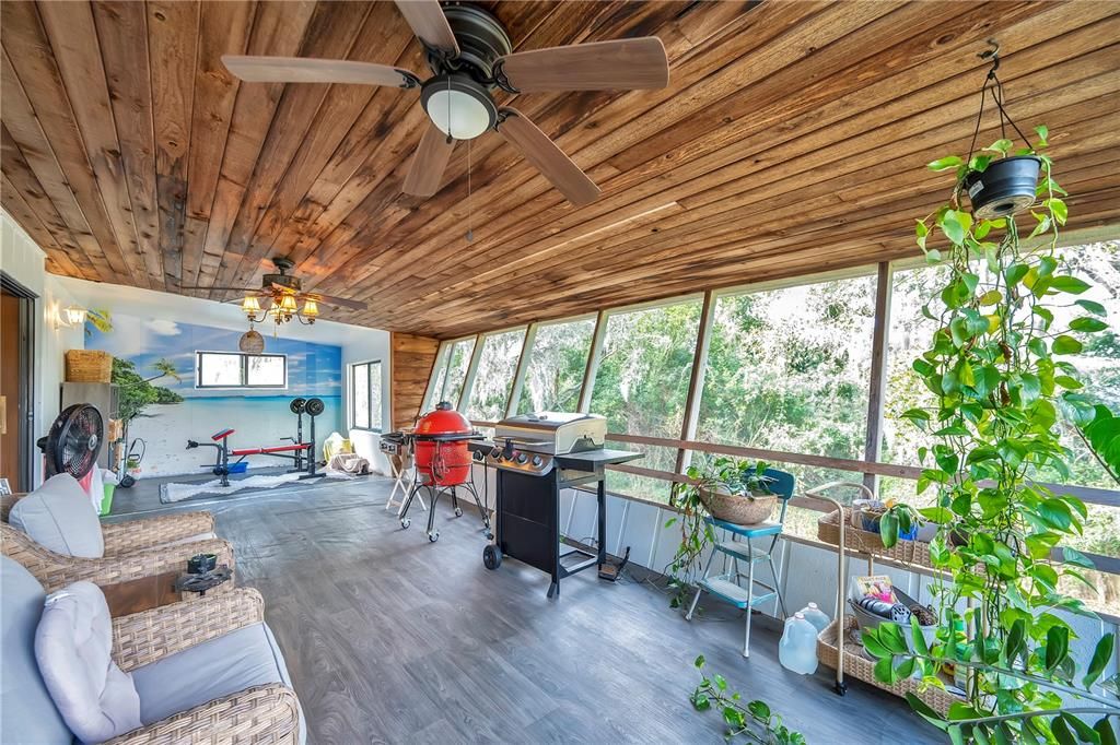 For Sale: $380,000 (5 beds, 3 baths, 2652 Square Feet)