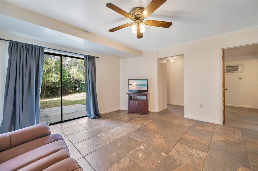 For Sale: $380,000 (5 beds, 3 baths, 2652 Square Feet)