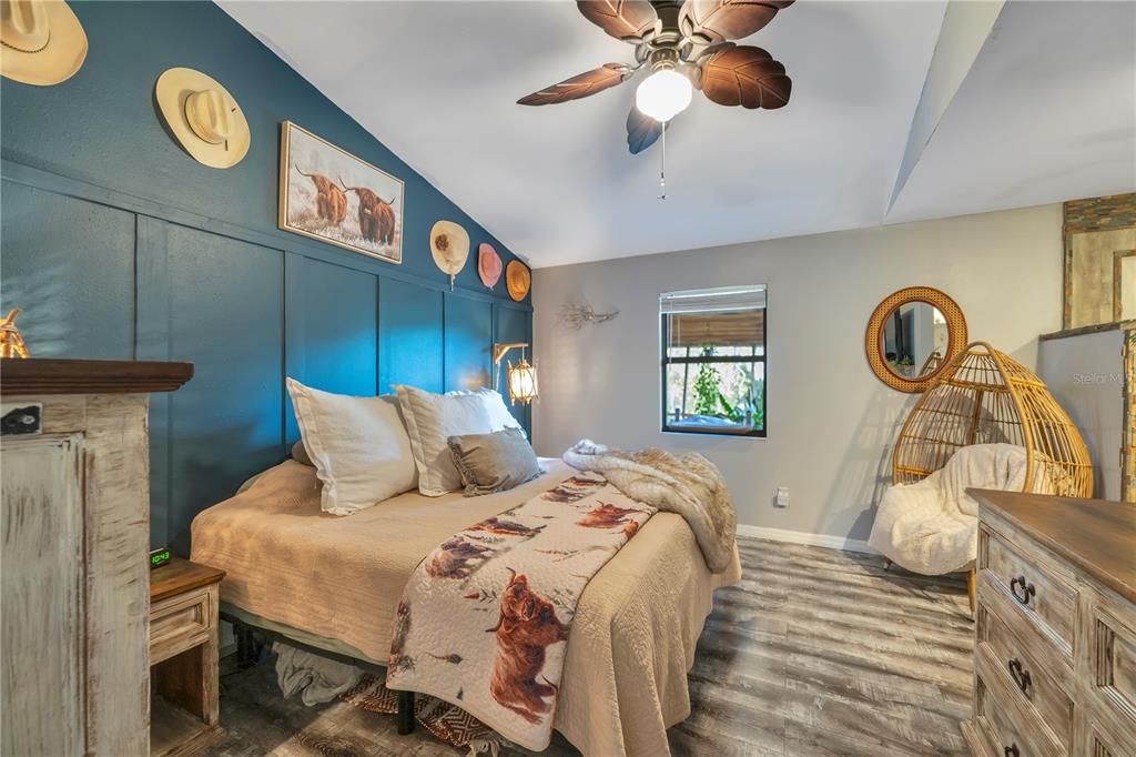 For Sale: $380,000 (5 beds, 3 baths, 2652 Square Feet)