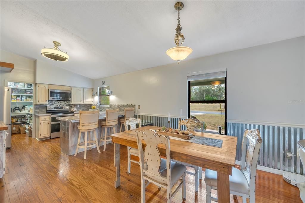 For Sale: $380,000 (5 beds, 3 baths, 2652 Square Feet)